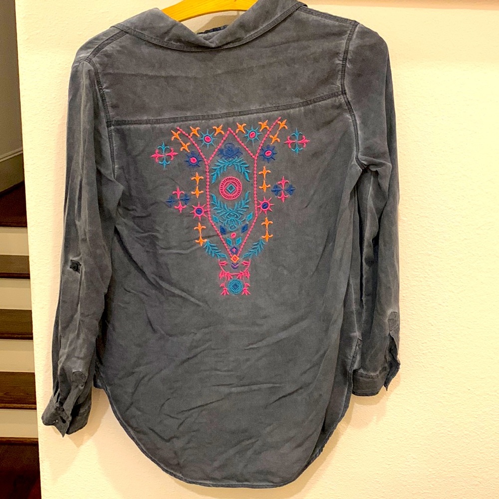 Velvet Heart Washed Gray Button Down w/ Embroidary